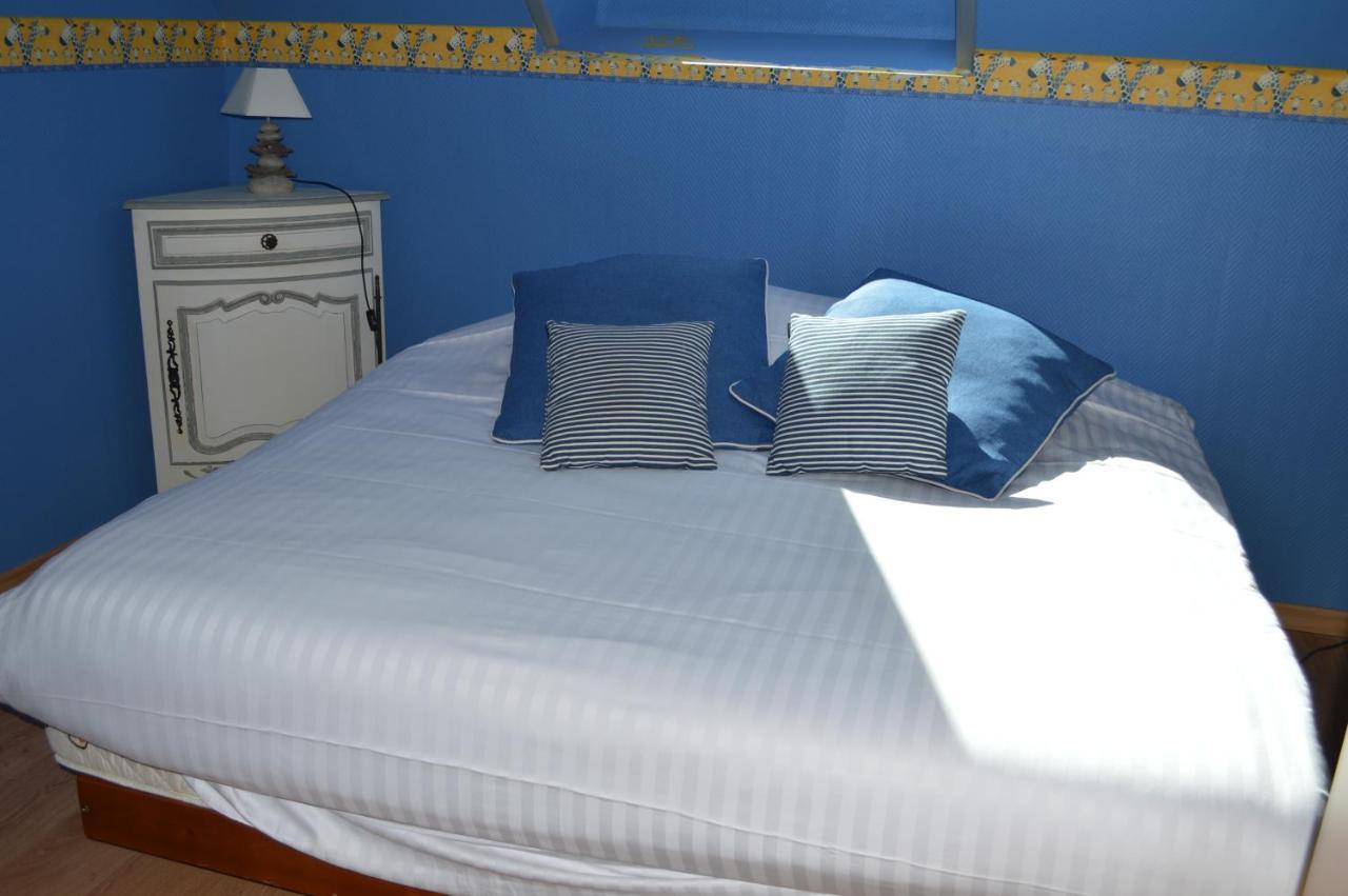 Les GITES DE LA CHAPINIERE Châteauvieux Extérieur photo