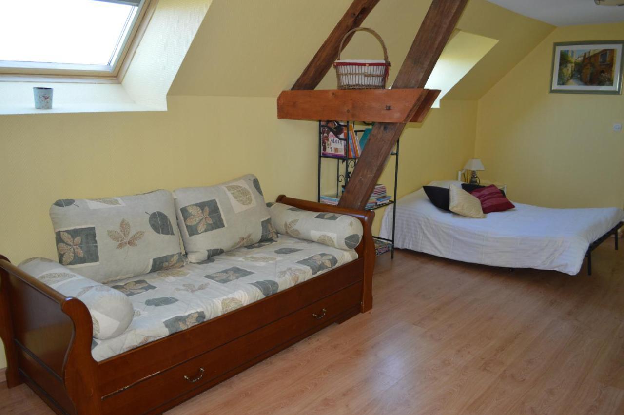 Les GITES DE LA CHAPINIERE Châteauvieux Extérieur photo