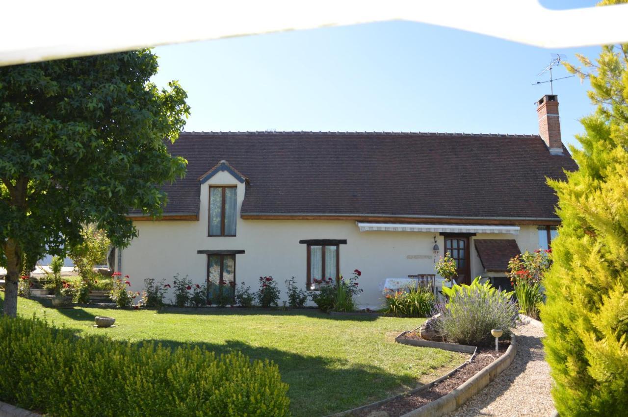 Les GITES DE LA CHAPINIERE Châteauvieux Extérieur photo