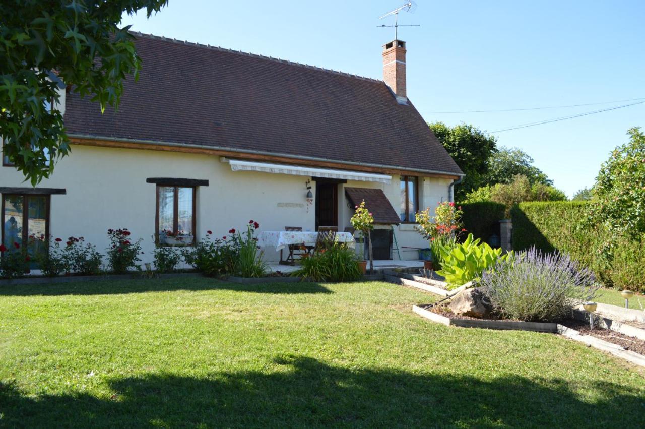 Les GITES DE LA CHAPINIERE Châteauvieux Extérieur photo