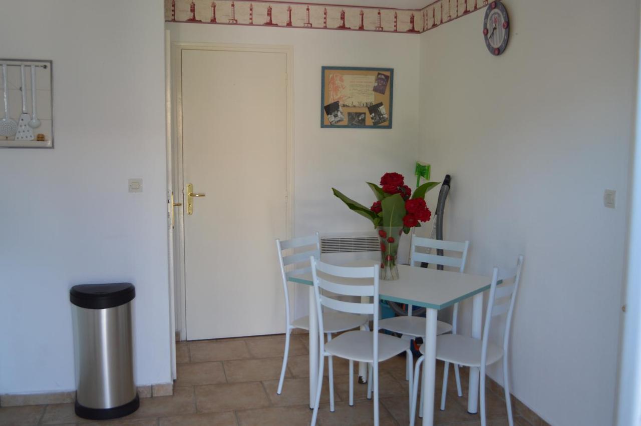 Les GITES DE LA CHAPINIERE Châteauvieux Extérieur photo