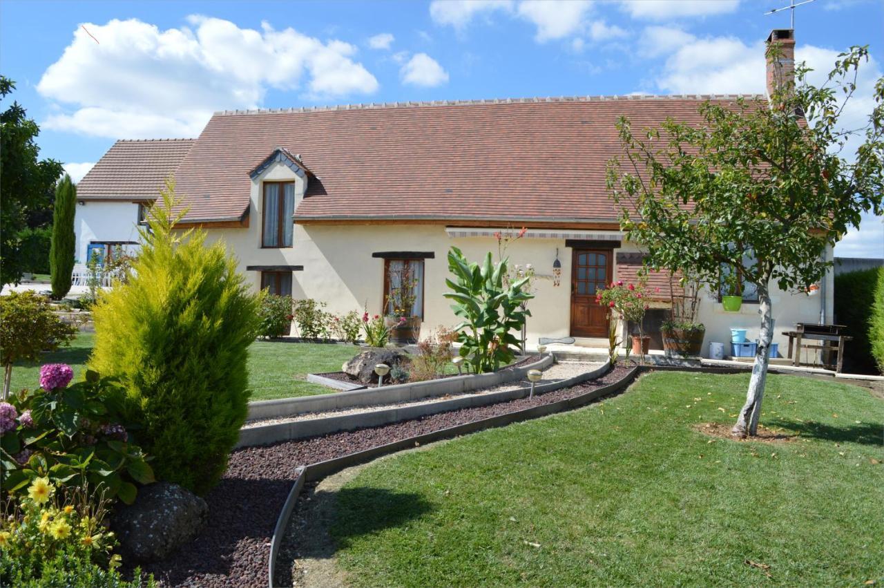 Les GITES DE LA CHAPINIERE Châteauvieux Extérieur photo